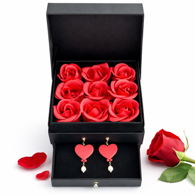 Szkatu�ka Love